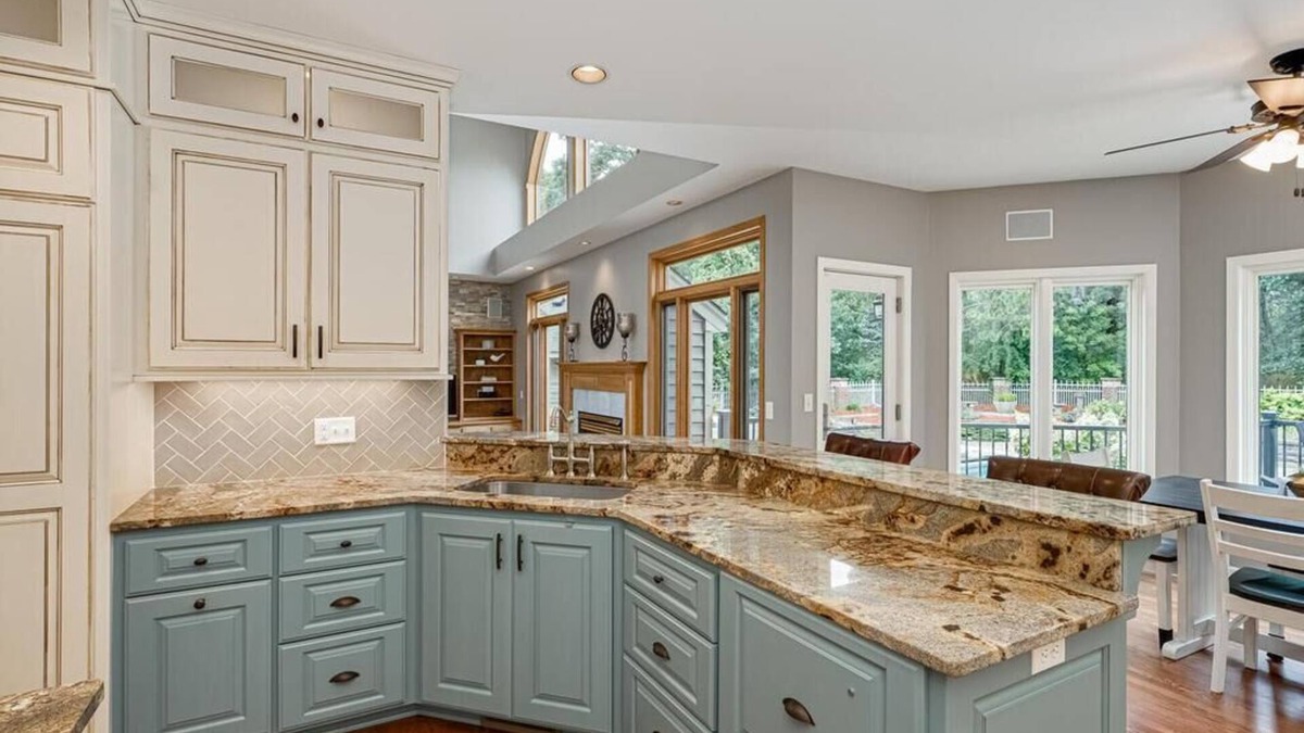 Andover House | Andover stunner on acreage with underground pool