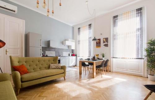 Inner City Budapest Apartment | Andrassy Boulevard