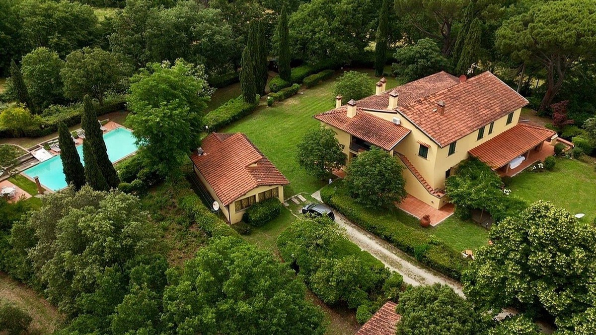 Twist Apartment | Andrea's Olea-apartment in Tuscan villa, near Florence, with pool.