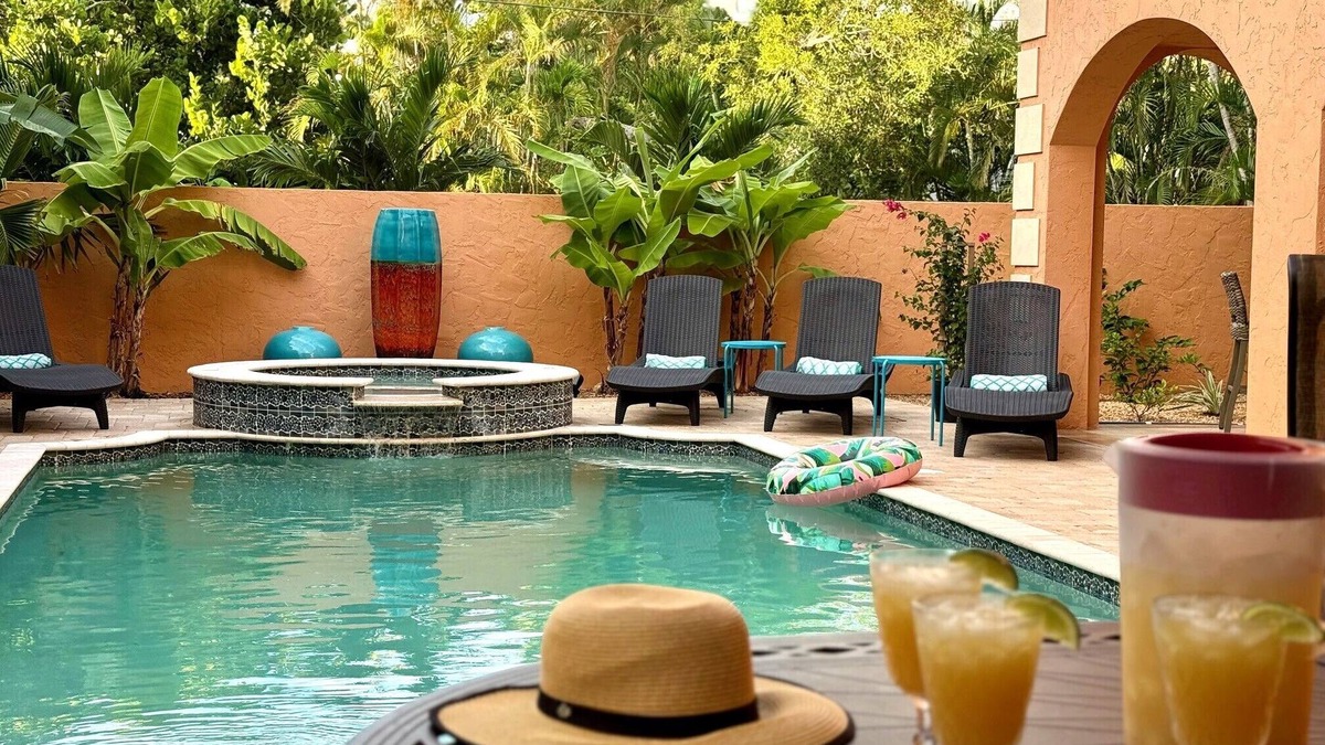 Captiva House | ANDY ROSSE LUXURY VILLA - WALK TO BEACH, SHOPS & RESTAURANTS