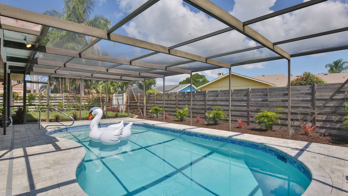 Bradenton House | Andy's Paradise -10 Min to AMI, Newly Renovated in 2022 & Private Heated Pool