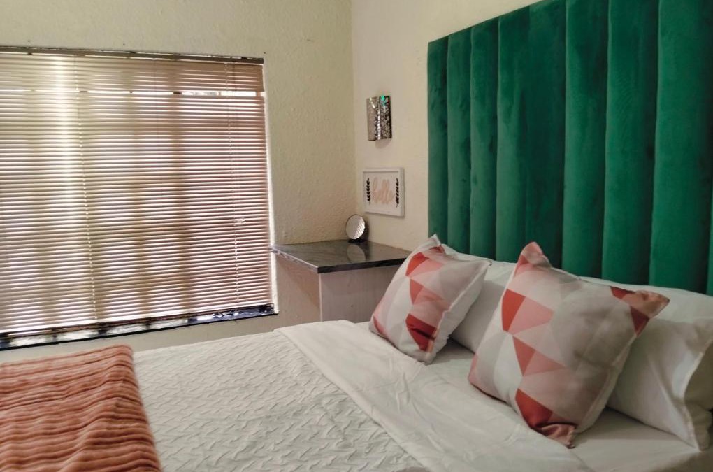 Kempton Park House | Aneiwa airport lodge