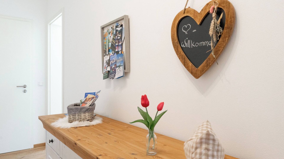 Germaringen Apartment | Anemone vacation apartment - 4 rooms, large balcony & alpine flair