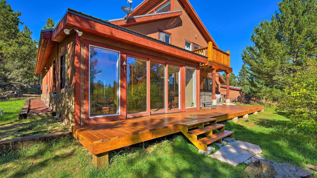 Angel Fire House | Angel Fire Mountain Cabin w/Hot Tub & Sauna!