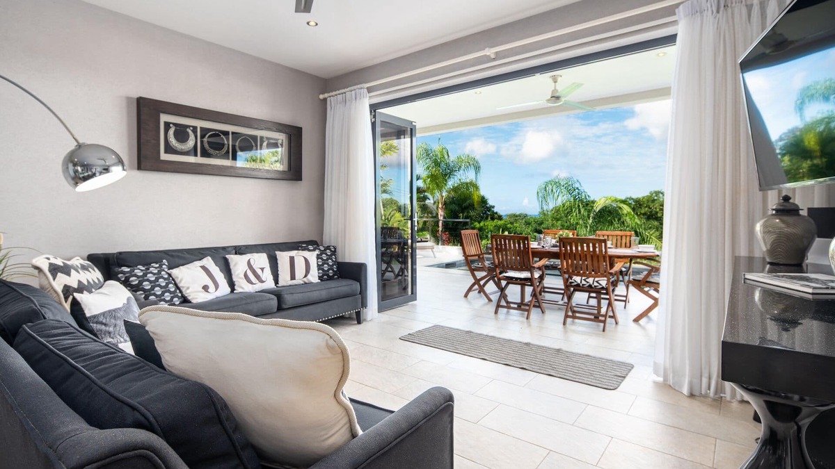 Halcyon Heights House | Angel Heights & Hummingbird Cottage - Deluxe Villa Close to Beach & Holetown