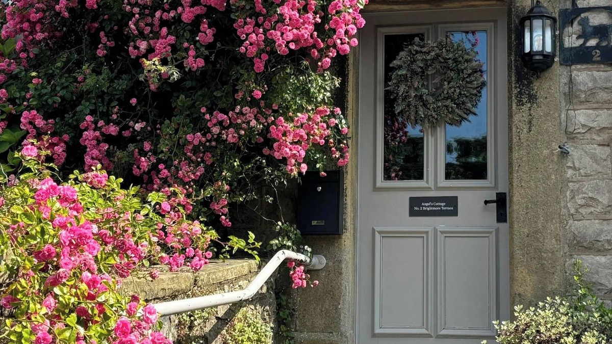 Tideswell Cottage | ANGEL'S COTTAGE, pet friendly, character holiday cottage in Tideswell