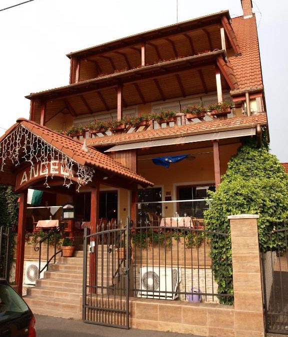 Berettyoujfalu Bed & Breakfast | Angela Panzió