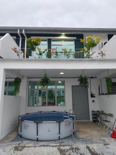 Pulai House | ANGGERIK LAZURI Guest House & Homestay