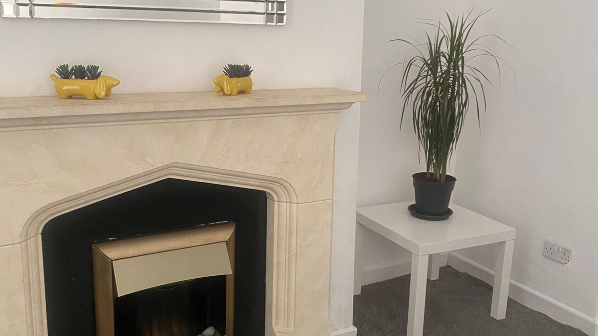 St Helens House | Angies 2 bed home in Eccleston Liverpool