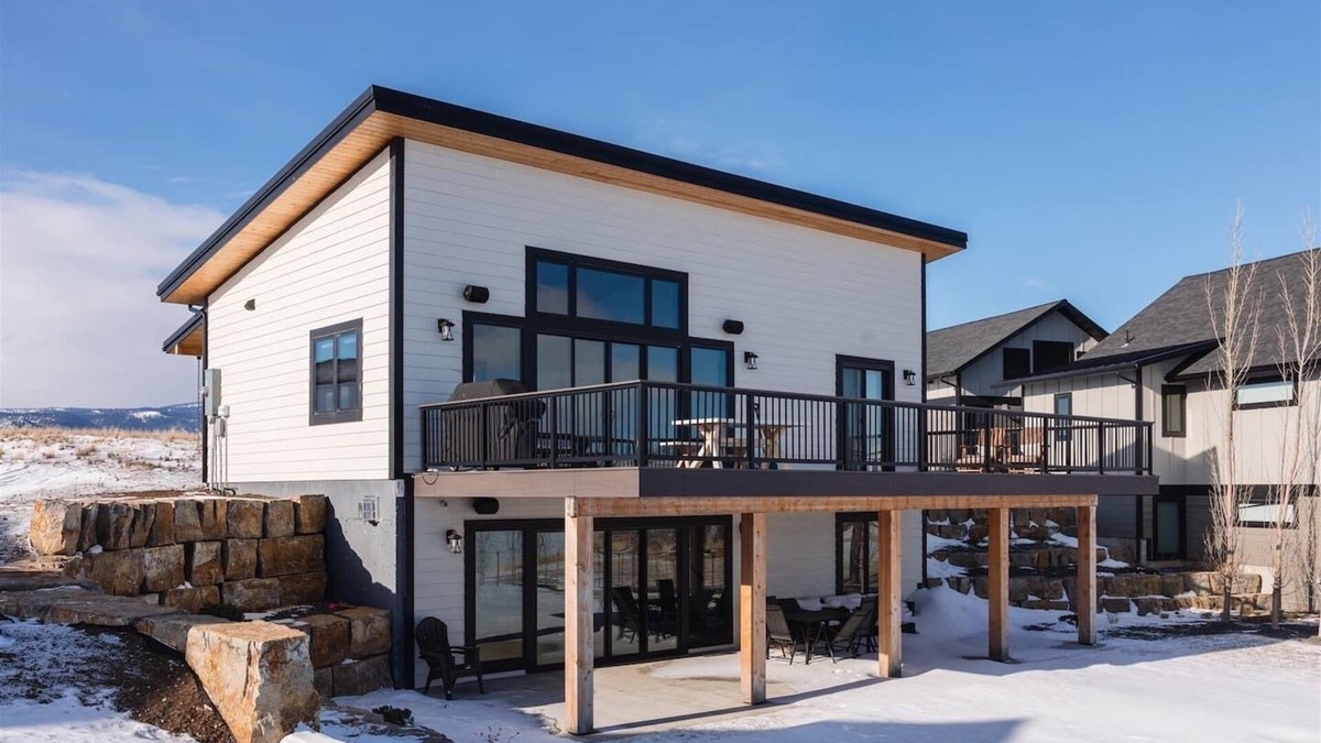 McAllister House | Angler's Landing - Lakehouse Retreat with Stunning Panoramic Views