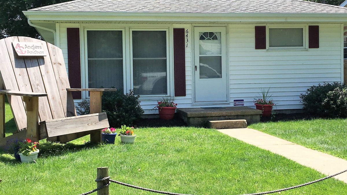 Oak Harbor Cottage | Anglers Anchor-Cozy Cottage on Lake Erie Near Port Clinton, Beaches, Firepit