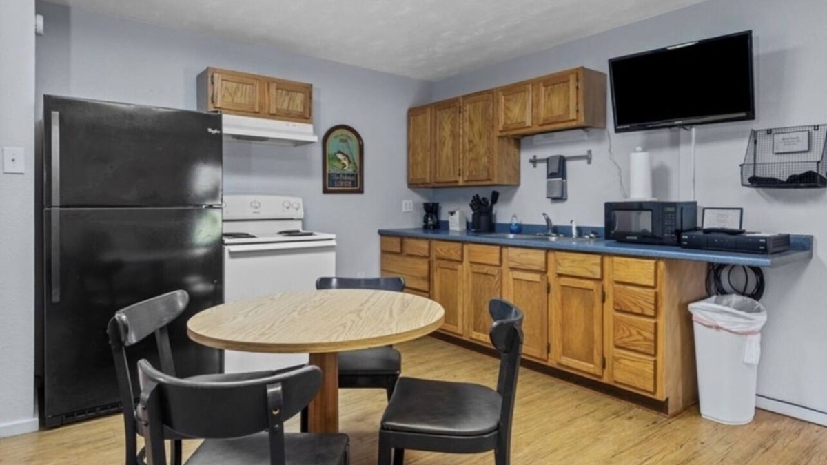 Broaddus Cabin | Angler’s Corner at Sam Rayburn Broaddus Tx Rm 1 of 2. Sleeps 5