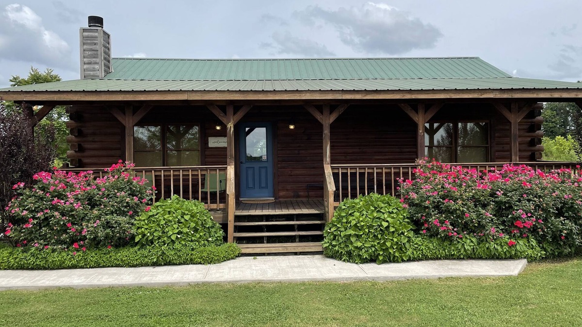 Byrdstown Cabin | Anglers Cove offers a relaxing vacation experience near Dale Hollow Lake!