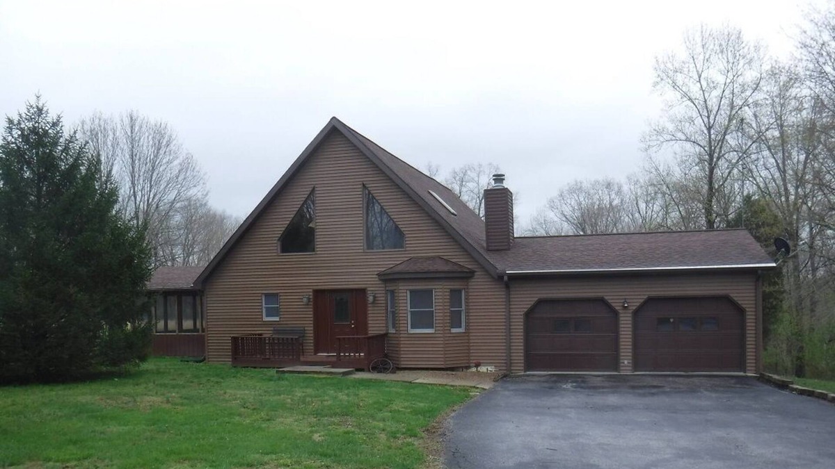 Eckerty House | Anglers View 2 bedroom 3 bath on Patoka Lake in southern Indiana