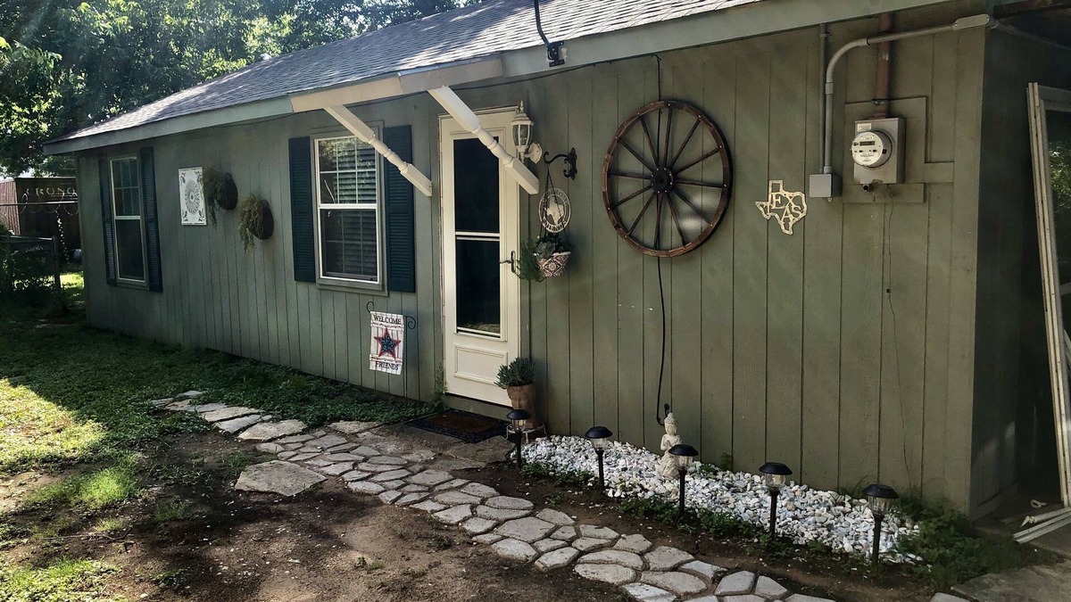 Cleburne House | Anglin Cottage Apartment