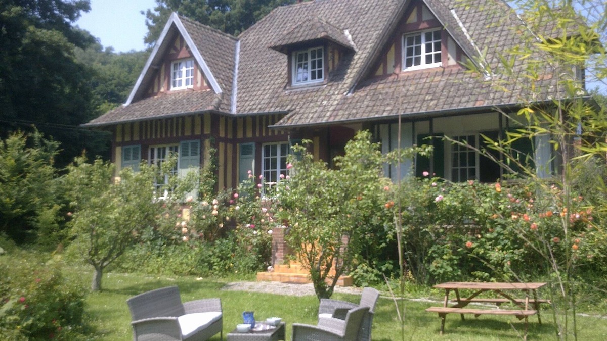 Offranville House | Anglo-Norman house near a listed mill, jacuzzi bath