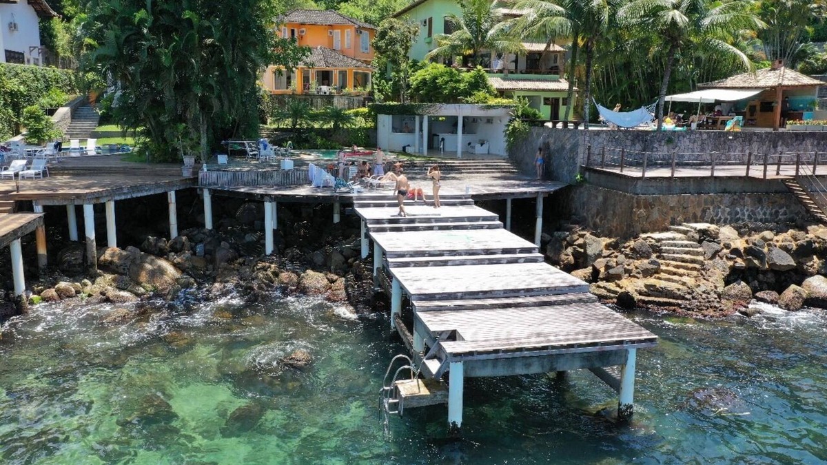 Conceicao de Jacarei House | Angra dos Reis - House with deck over the sea