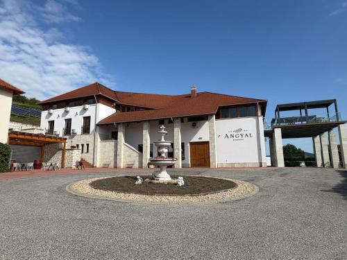 Ratka Bed & Breakfast | Angyal Borászat és Panzió