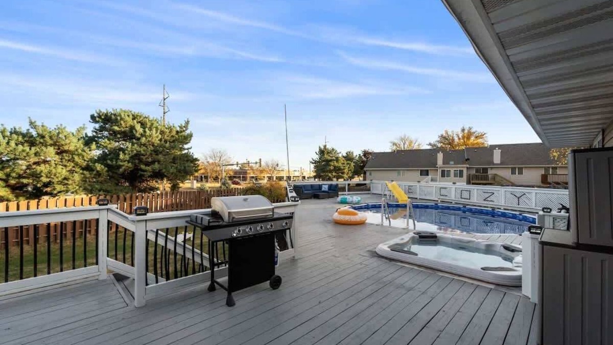 Ankeny House | Ankeny Stay | Wtr Slide | Huge Yard | Space | I-35
