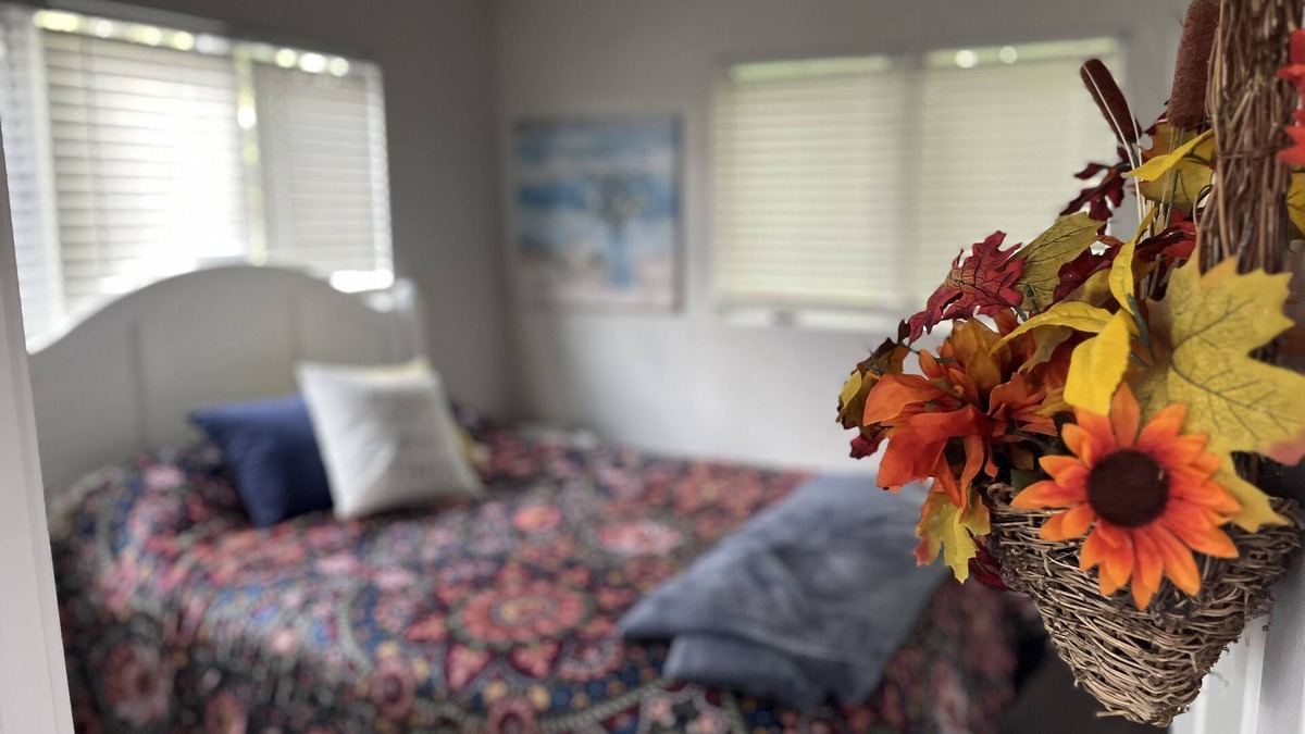 Hell Cabin | Ann Arbor long term Lake rental.30 min to Big House-