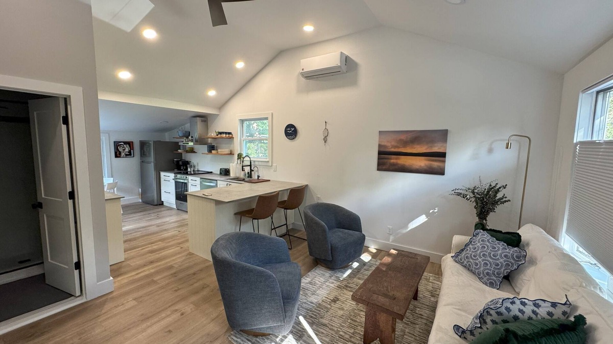 Sterling Forest House | Ann Creek: Charming 2 BR fully renovated house at Greenwood Lake. Dog friendly.