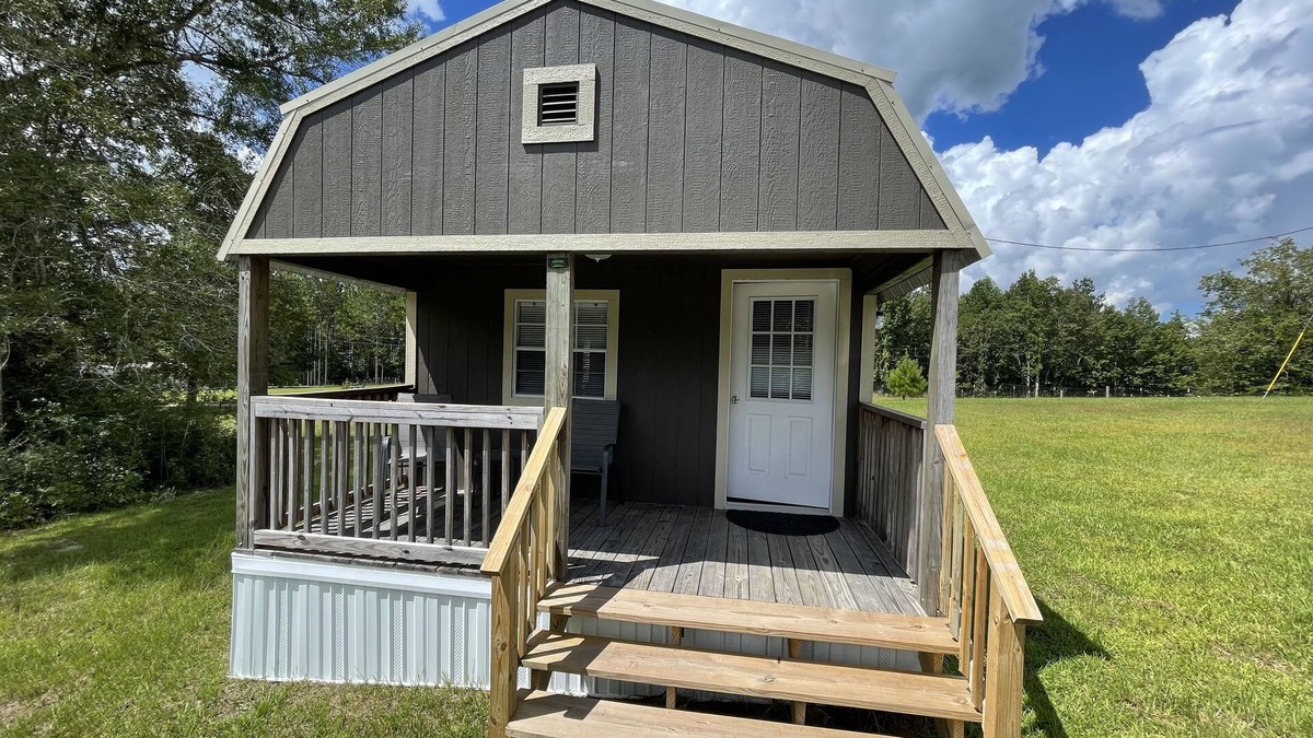 Hattiesburg Cottage | Anna Kay's Lake Chalet