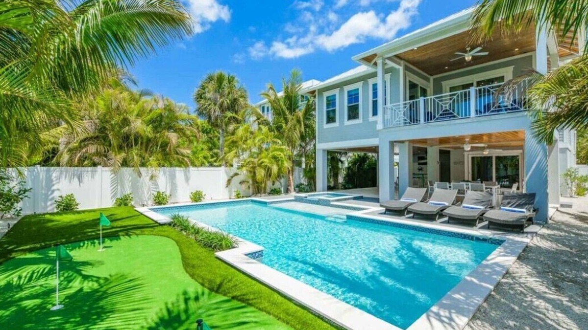 Anna Maria House | Anna Maria Beach House- 5 bedrooms close to beach