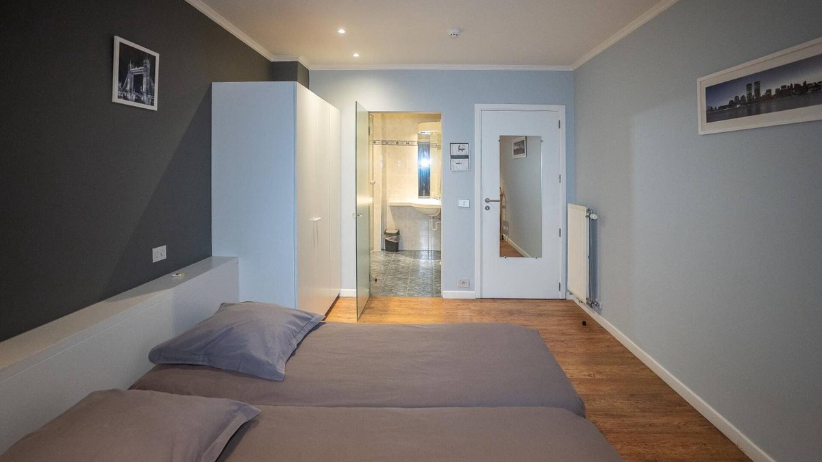 Sint-Eloois-Vijve Hotel | Anna's Place