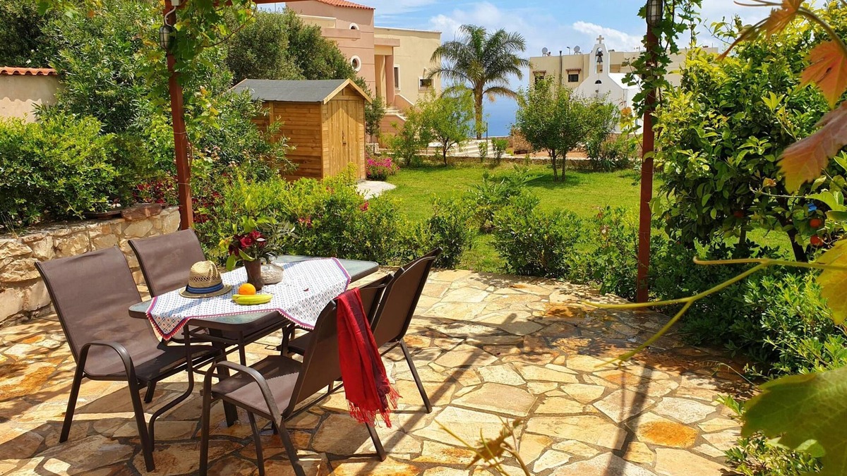 Megala Chorafia Villa | Anna's Unique Stone House with Jacuzzi and Garden