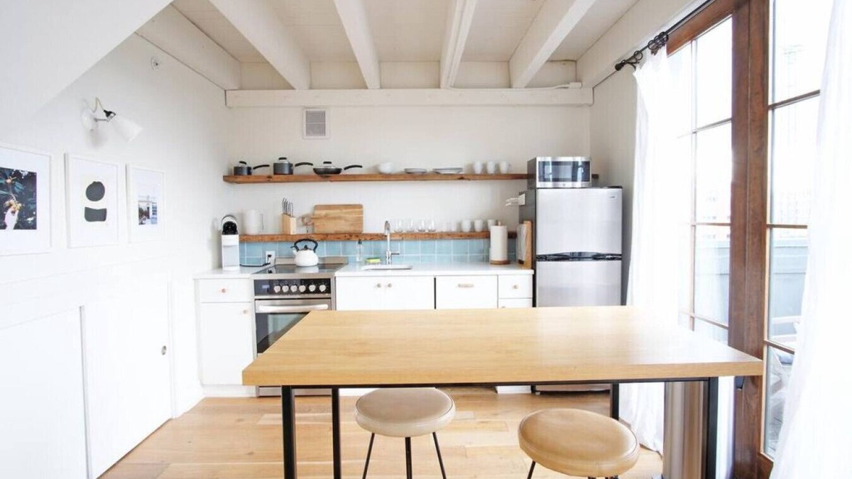 Yamacraw Village Apartment | Annabelle 4B - Bright Loft With a Patio in Downtown Savannah