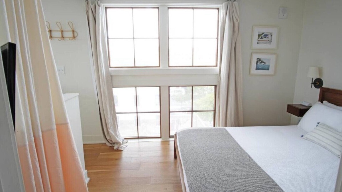 Yamacraw Village Apartment | Annabelle 4D - Top-Floor 2 BR in Historic Downtown Savannah