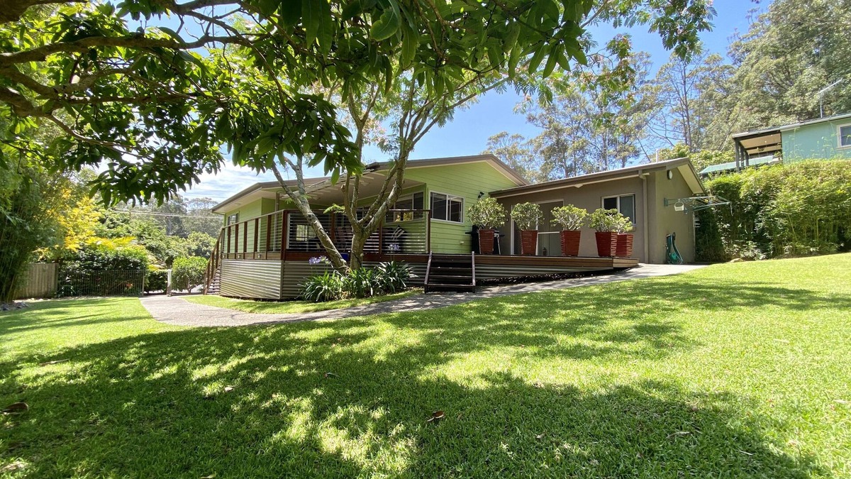 Elizabeth Beach House | Annabelles Beach House: A/C Wifi Disney+ Indoor-Outdoor Living @ Lake and Ocean