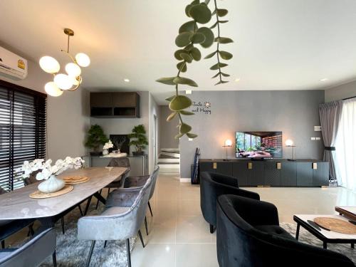 Racha Thewa Villa | AnnaHome90Latkrabang