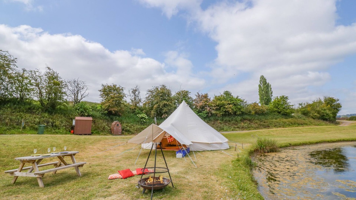 Great Witley Cottage | ANNAMAY, pet friendly, with open fire in Great Witley