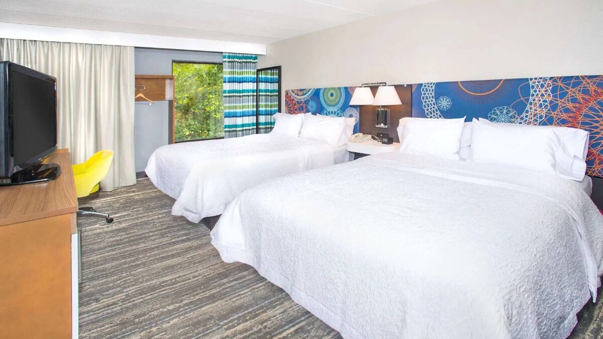 Parole Hotel | Annapolis Adventure: Room w/Outdoor Pool + Easy Access to Historic Sites