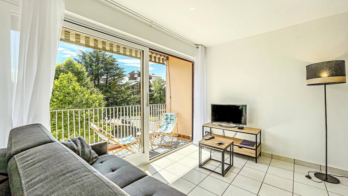 Novel Apartment | Annecy 1 bedroom Apt With Balcony