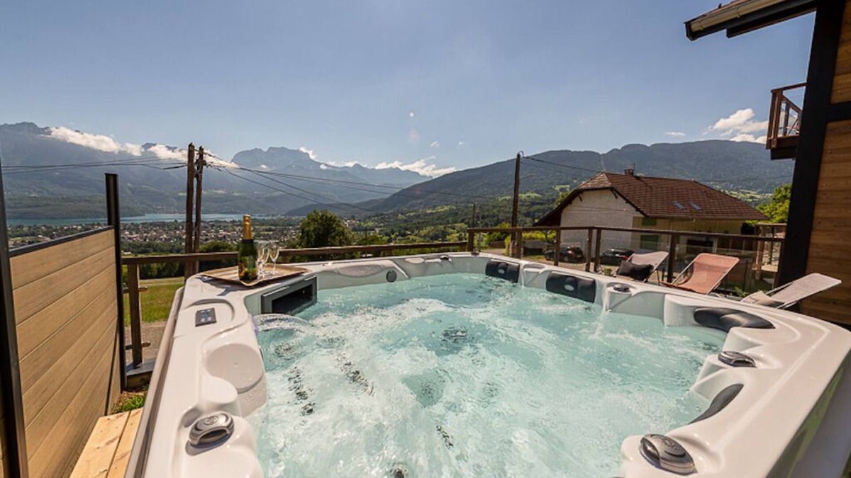 Saint-Jorioz Apartment | Annecy happy lodge duplex 9 pers lake view jacuzzi