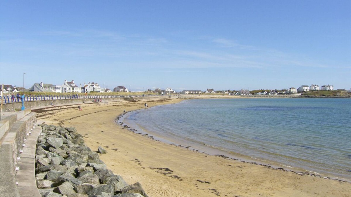 Rhoscolyn Cottage | Anneddle