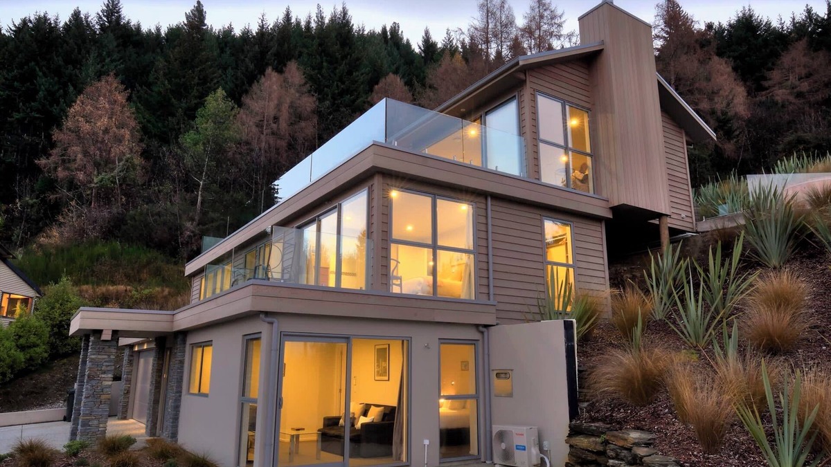 Queenstown House | Annes View Summary: K