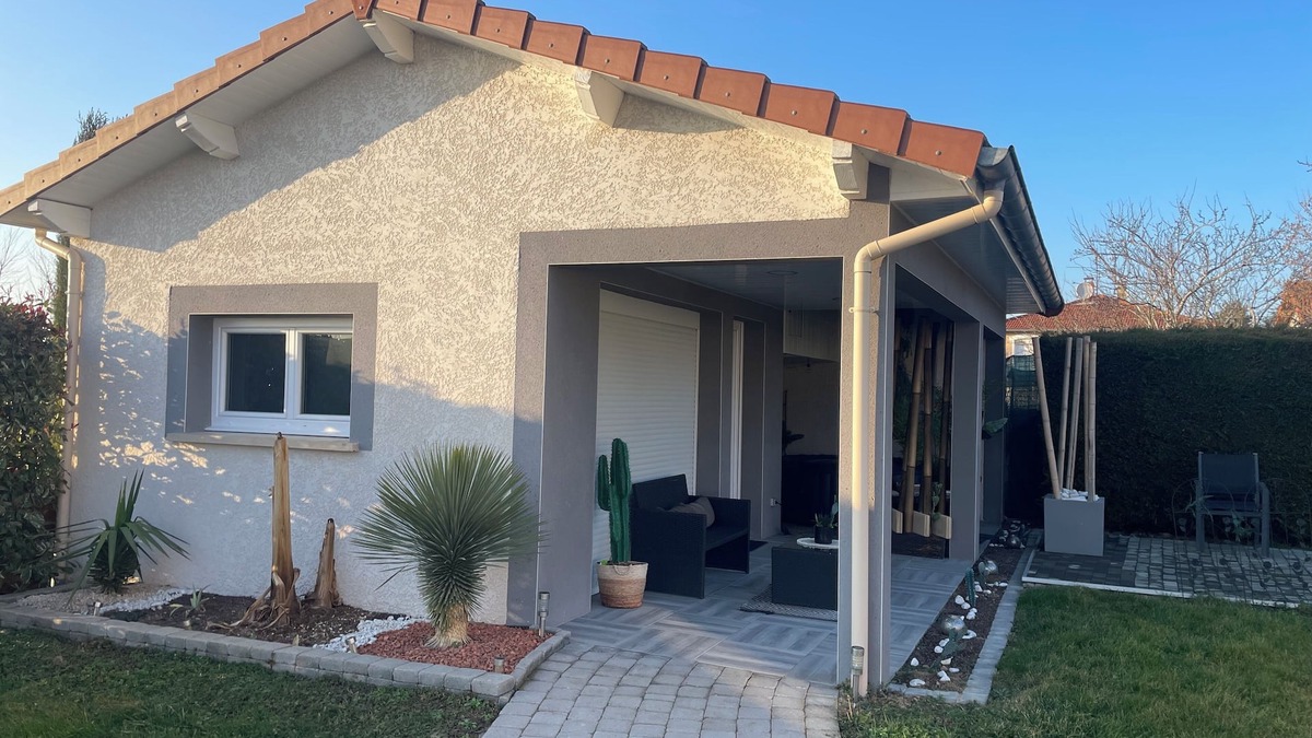 Coutouvre Apartment | Annex, haven of peace with spa in the countryside