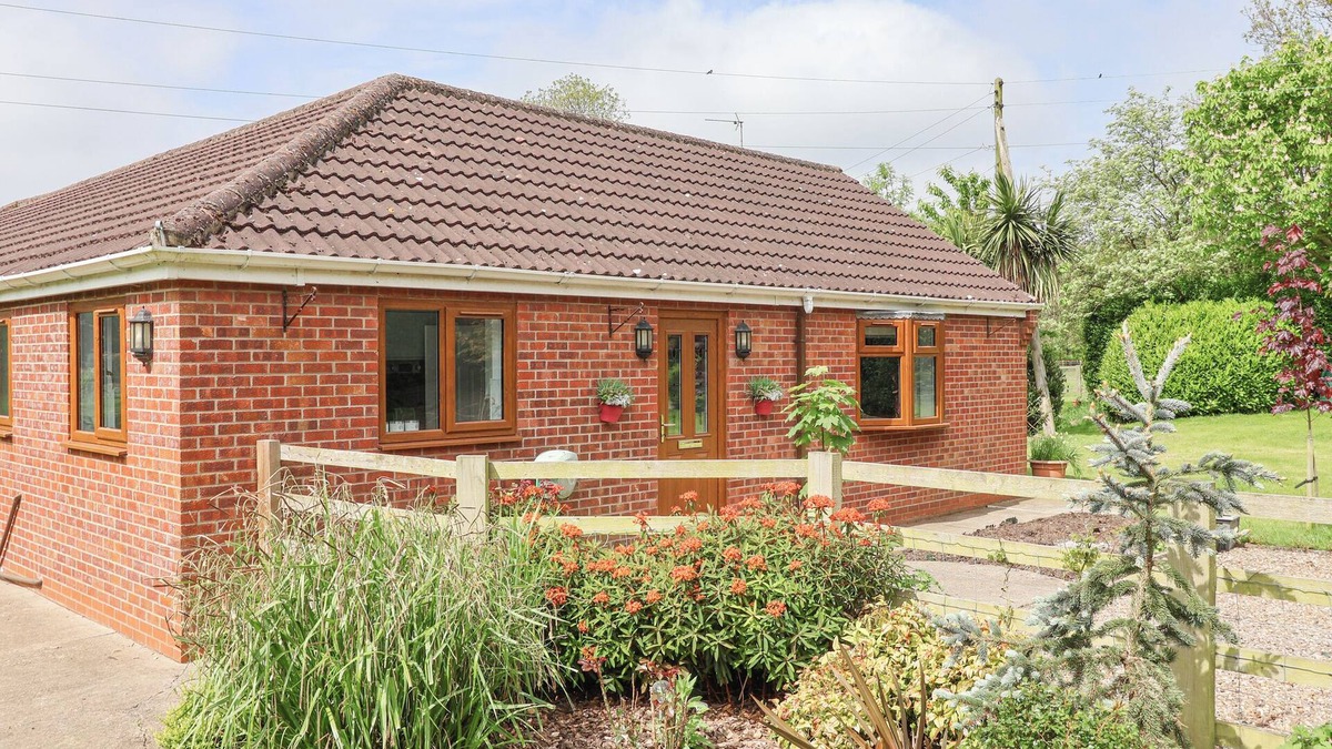 Winestead Cottage | ANNEXE, pet friendly, character holiday cottage in Burton Pidsea