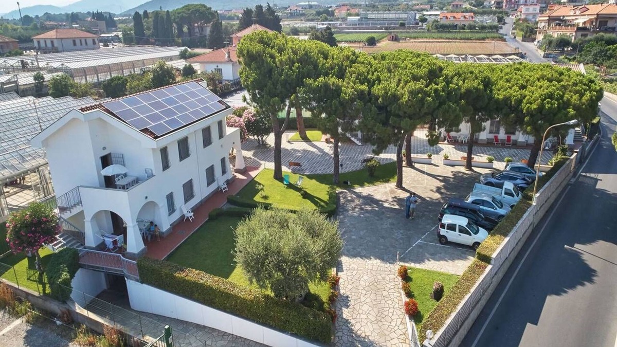 Ceriale Apartment | Annina 5 Pax - Two Bedroom Apartment, Sleeps 5
