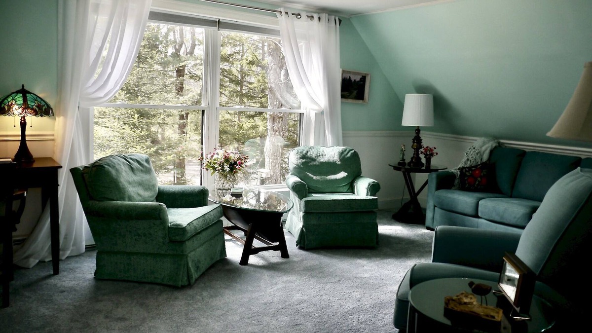 Southwest Harbor Apartment | Anny's Treetop on the Quietside Mt Desert Island,& Acadia National Park