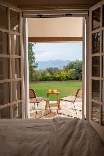 Chalcis House | Anoixi vacation home with spectacular Evia landscapes