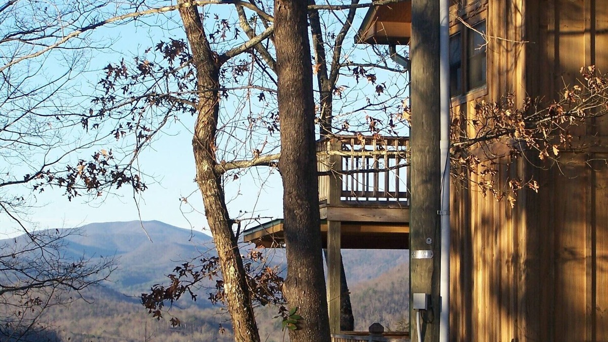 Clayton Cabin | Another Day In Paradise with Views of the Mountain & Lake Burton