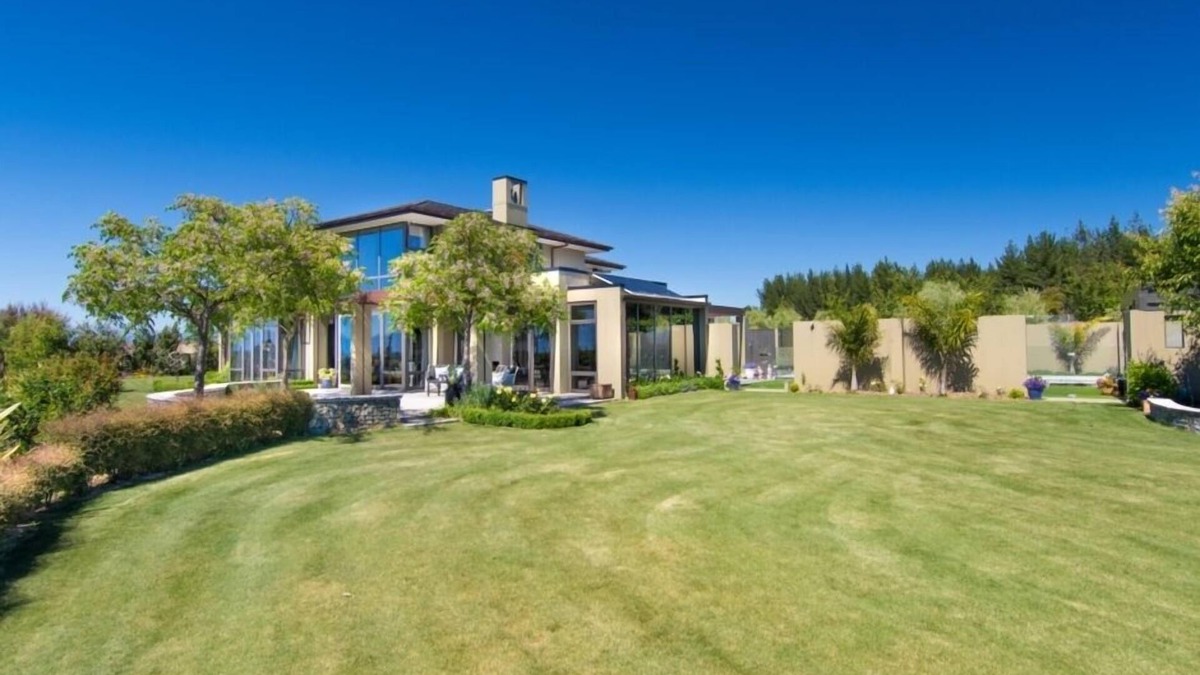 Tasman House | Ansarli Estate - Stunning Architecturally designed Contemporay Home