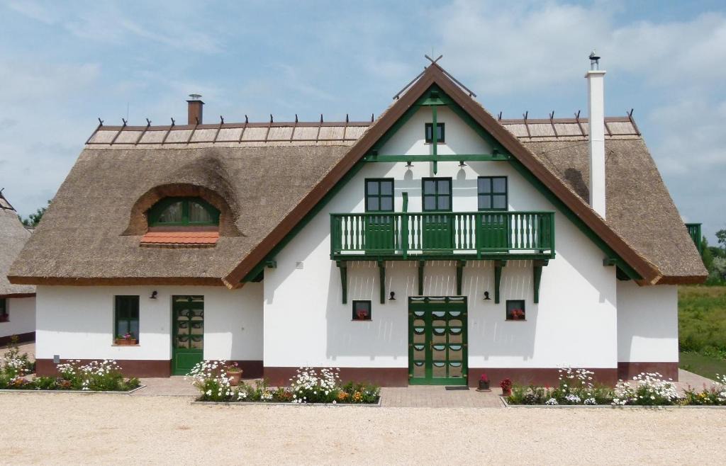 Szentes Hotel | Antal-tavi Fogadó és Horgászparadicsom