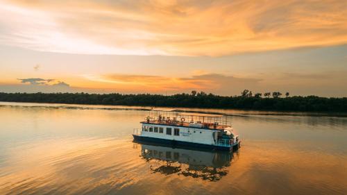 Kendrapara Boat Rental | Antara Cruises