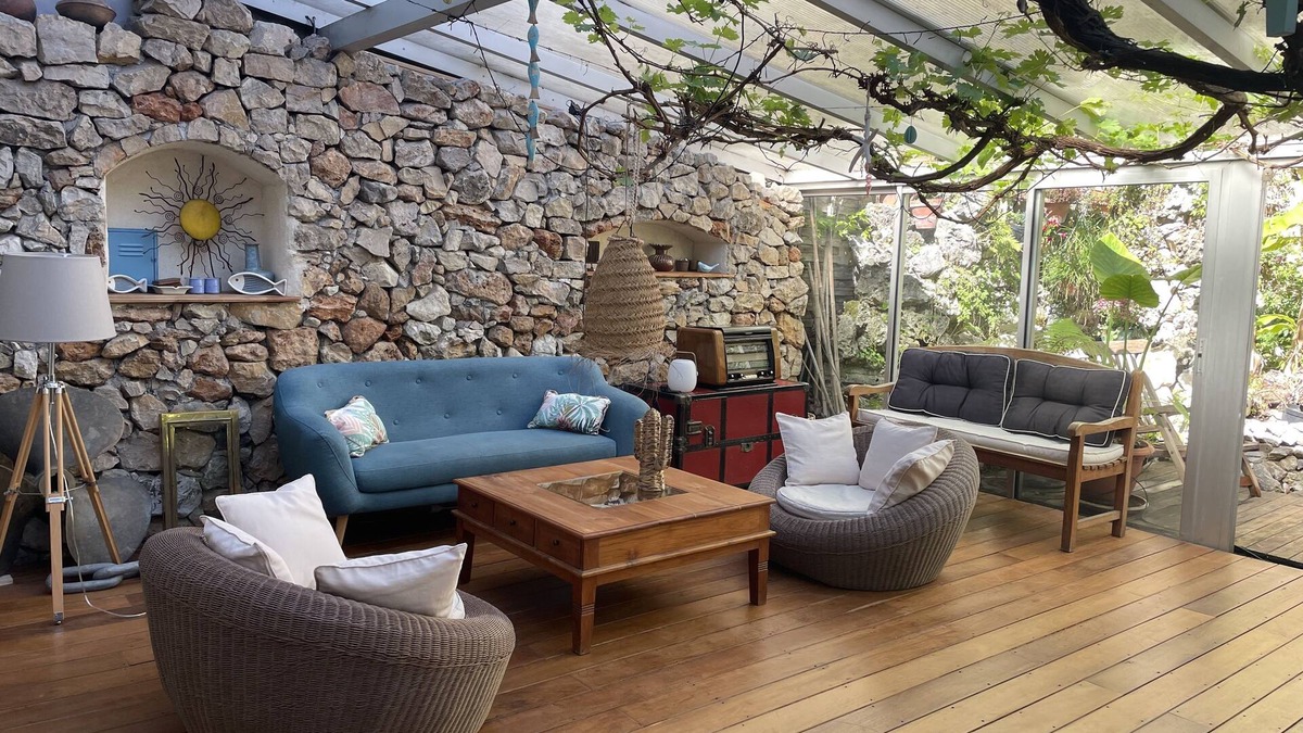 Antibes Old Town Apartment | ANTIBES Ground floor 3 * quiet house in the heart of the city