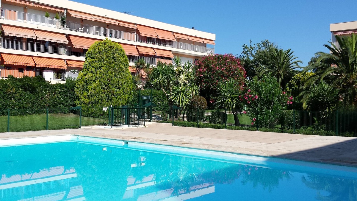 Plaine de la Brague Apartment | Antibes residence with pool, tennis, very large terrace, garden, prox sea